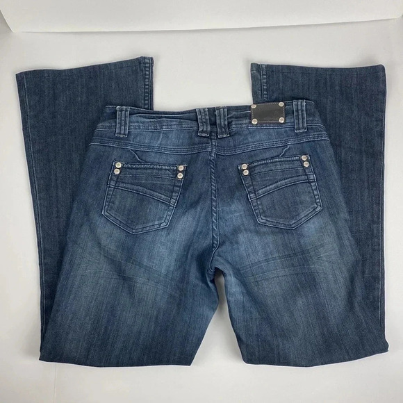 Dark wash medium rise whiskered Blue flared leg pullon jeans size 8 - Picture 5 of 15